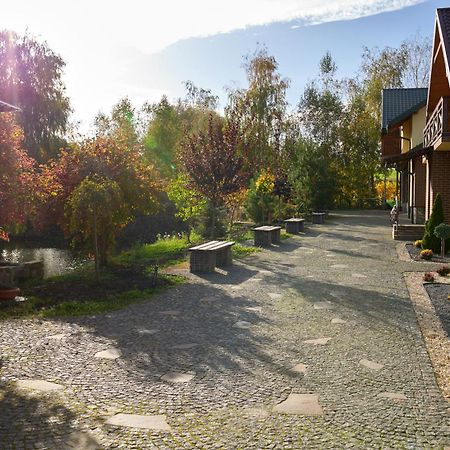 Hotel Korona Mostyska Экстерьер фото
