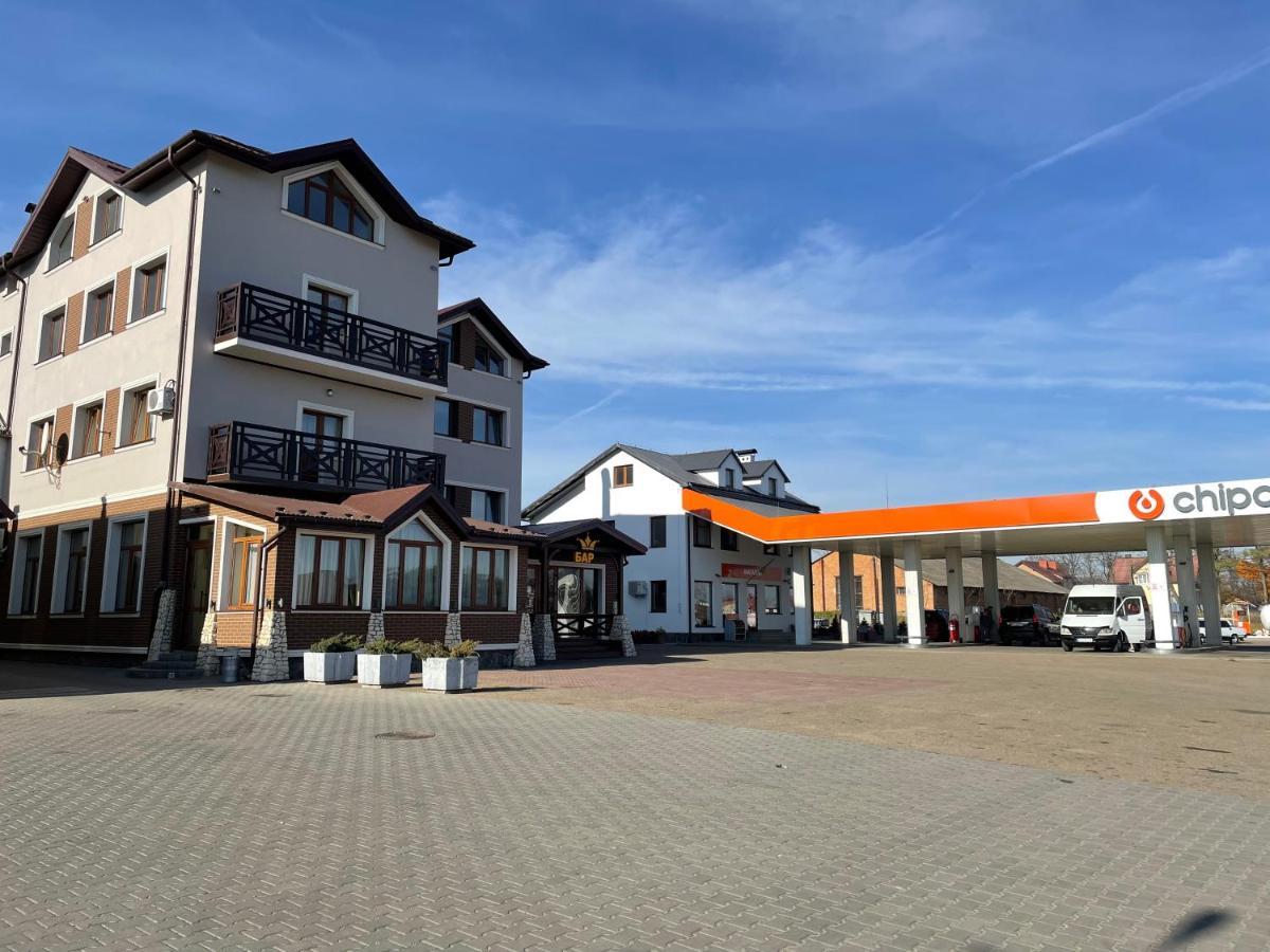 Hotel Korona Mostyska Экстерьер фото