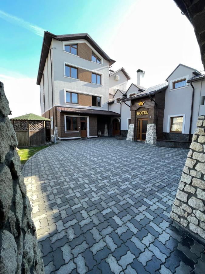 Hotel Korona Mostyska Экстерьер фото