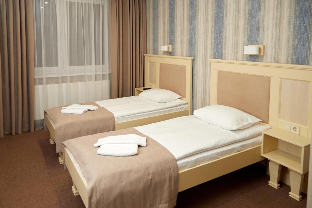 Hotel Korona Mostyska Экстерьер фото