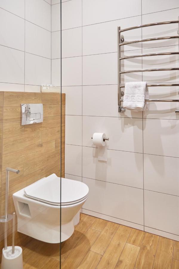 Hotel Korona Mostyska Экстерьер фото